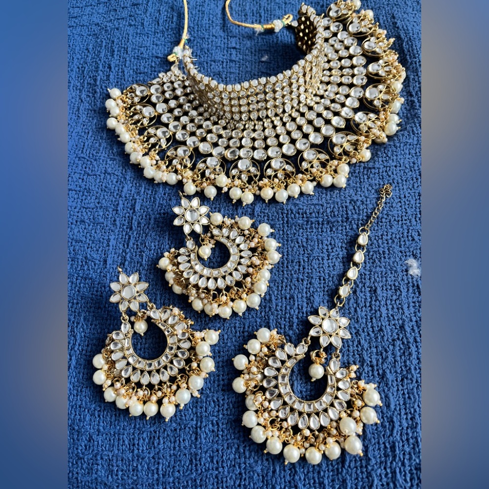 Faux Gold, Kundan and Pearl Jewelry set with Mang Tikka